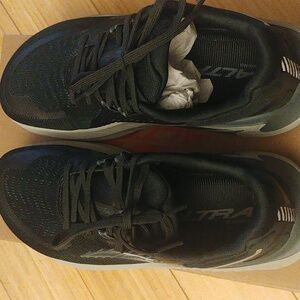 Women's Altra Paradigm Black  Athletic Shoes Size 6 Wide